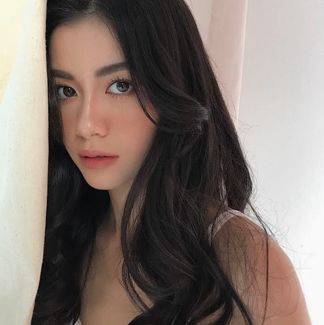 Một thông tin đáng buồn cho nhiều dân mạng đó là Vi Nguyễn là hoa đã có chủ và cô bạn này tiết lộ bạn trai mình là một photographer ở Hà Nội.