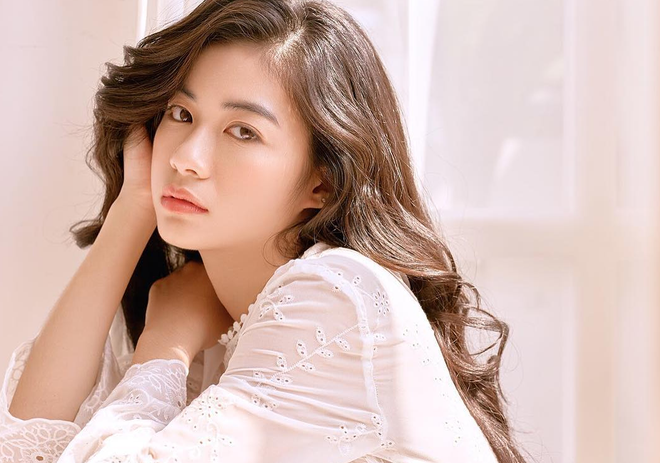 Ở thời điểm hiện tại, Vi Nguyễn đang tập trung cho công việc học tại trường để tốt nghiệp nhưng cứ có thời gian rảnh, nữ sinh 9X này lại nhận các show chụp ảnh thời trang để kiếm thêm tiền.