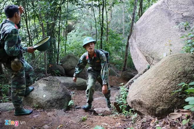 Trưa 18/10, thông tin từ Bộ Quốc phòng cho hay lúc 7h40 ngày 18/10, máy bay trực thăng của Trung tâm Huấn luyện Tổng Công ty trực thăng Việt Nam, số hiệu 8632EC130T2 thực hiện bay huấn luyện.
