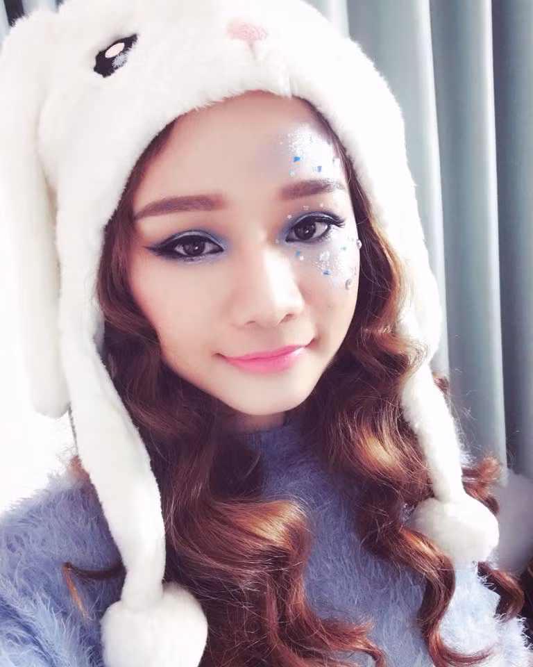 Tổng chi phí cho các ca phẫu thuật của Huyền là hơn 100 triệu. Cô bạn này kể rằng đây toàn bộ là tiền cô đi làm dành dụm được chứ không phải xin bố mẹ nên khi phẫu thuật thẩm mỹ cũng rất thoải mái.