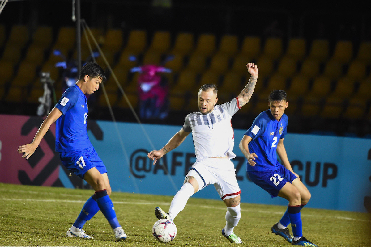 Stephan Schrock (áo trắng, Philippines) đang dẫn đầu về số lần tạt bóng (20 lần). Thành tích này nhiều hơn ba tình huống so với người đứng thứ hai Safari Syahmi (Malaysia) và sáu so với người xếp thứ ba Maung Maung Lwin (Myanmar). Một trong những quả tạt của Schrock đã trực tiếp thành bàn, trong khi Philippines mới có năm bàn ở vòng bảng.