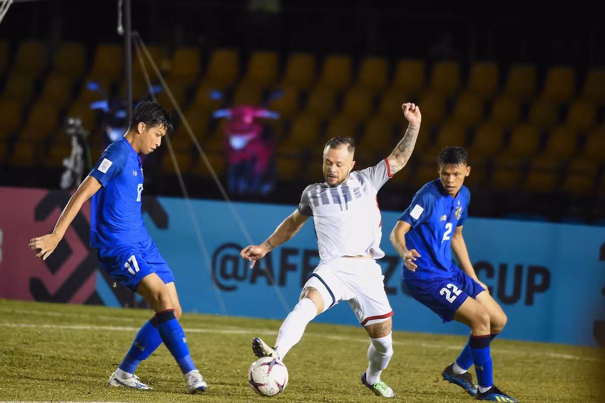 Stephan Schrock (áo trắng, Philippines) đang dẫn đầu về số lần tạt bóng (20 lần). Thành tích này nhiều hơn ba tình huống so với người đứng thứ hai Safari Syahmi (Malaysia) và sáu so với người xếp thứ ba Maung Maung Lwin (Myanmar). Một trong những quả tạt của Schrock đã trực tiếp thành bàn, trong khi Philippines mới có năm bàn ở vòng bảng.