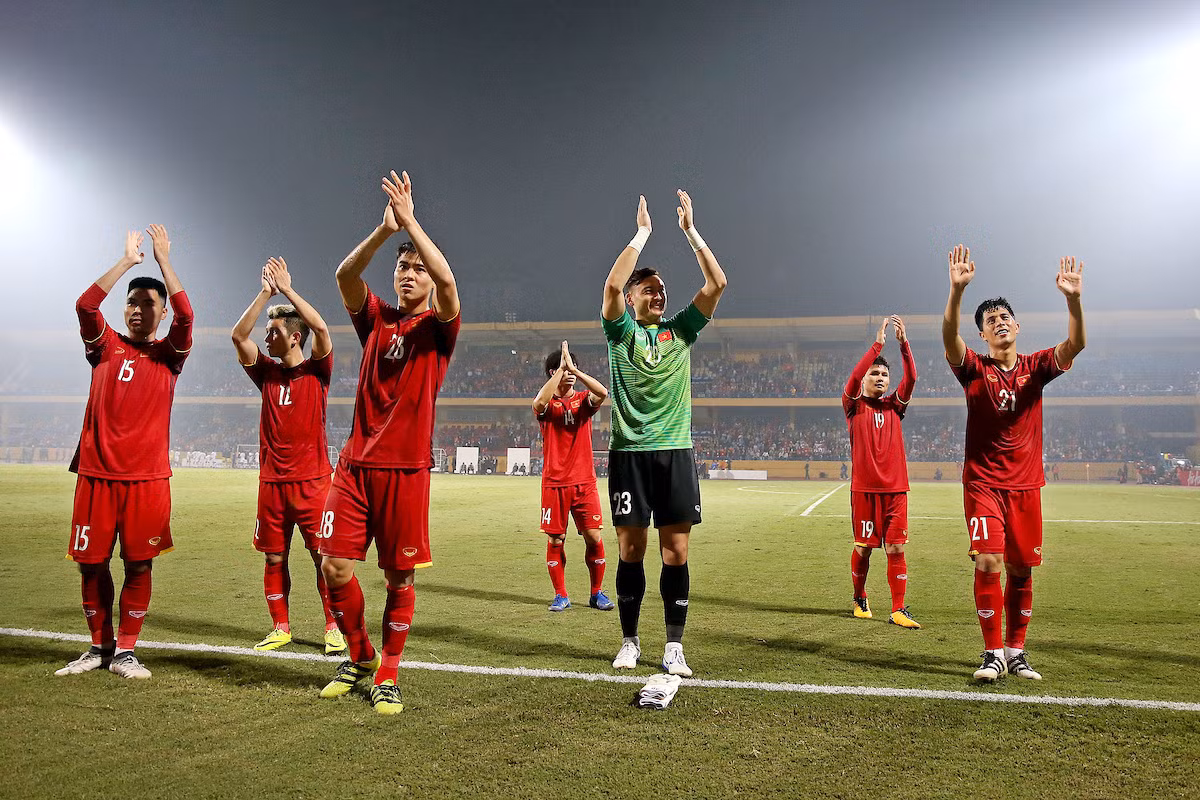 Việt Nam phòng ngự tốt nhất tại vòng bảng AFF Cup 2018 khi chưa để lọt lưới bàn thua nào. Đây là điều có được khi hàng phòng ngự và thủ môn Văn Lâm đã làm việc tốt trong 4 trận đấu tại vòng bảng.