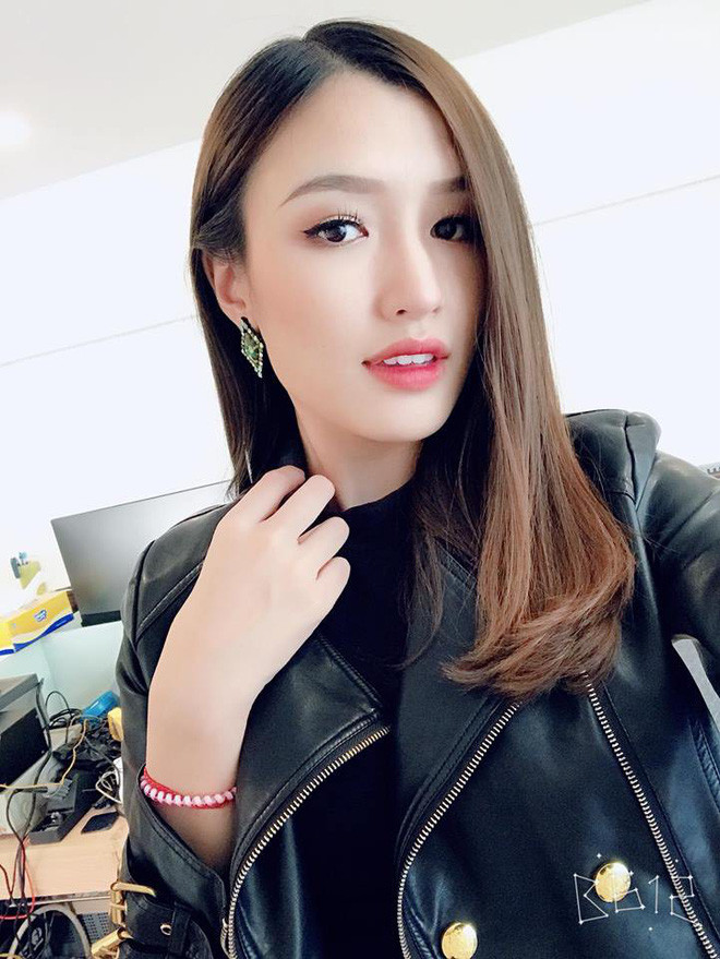 Trên MXH, Phương Chi rất được quan tâm không chỉ bởi nhan sắc lộng lẫy mà còn vì cá tính thú vị. Cô nàng này là một game thủ nổi tiếng của game Liên Minh Huyền Thoại. Phương Chi cũng là một fan của bóng đá.