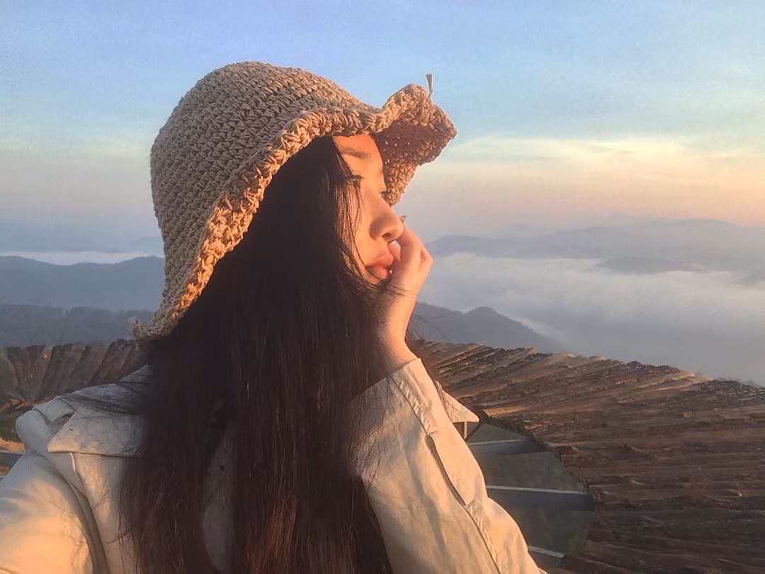 Cầu gỗ săn mây tại Đà Lạt nằm trong khu Cầu Đất Farm ở thôn Trường Thọ - xã Trạm Hành. Để tới được đây, các du khách phải trải qua hành trình 45 phút bằng xe máy.