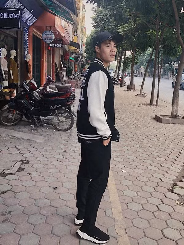 Chứng kiến bộ sưu tầm đồ chơi của Văn Toàn, đa phần cư dân mạng đều tỏ ra trầm trồ trước độ "chịu chơi" của anh và liên tục nhận xét rằng, anh chàng "đúng chuẩn rich kid".