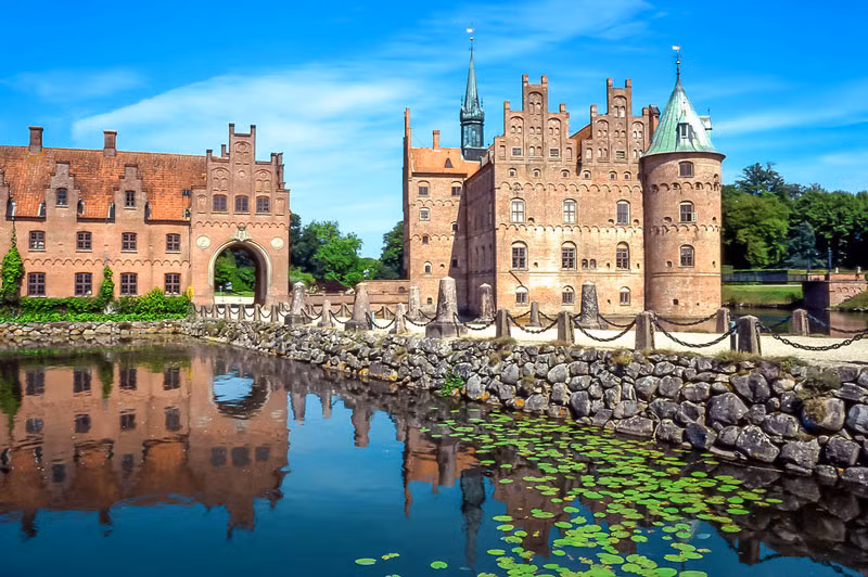 Đan Mạch: Với mức thuế bình quân 55,38%, chính phủ nước này đã “biến” đất nước Bắc Âu này thành quốc gia hạnh phúc nhất thế giới.