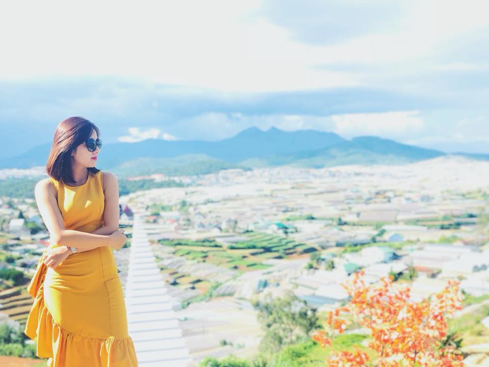 Ngay sau khi xuất hiện tại Sunny Farm, cầu thang vô cực này trở nên vô cùng hot và được nhiều bạn trẻ đến du lịch Đà Lạt săn đón.