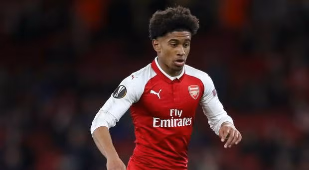 Theo tin tức từ nhà báo Daniel Cutt của tờ The Sun, tiền đạo Reiss Nelson đã đồng ý gia hạn thêm 5 năm với Arsenal.