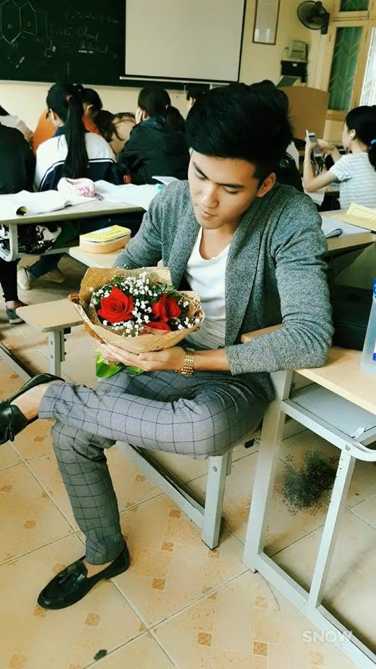 Phong cách lãng tử, lịch sự Hàn Quốc là guu ăn mặc chính của Hữu Thái.