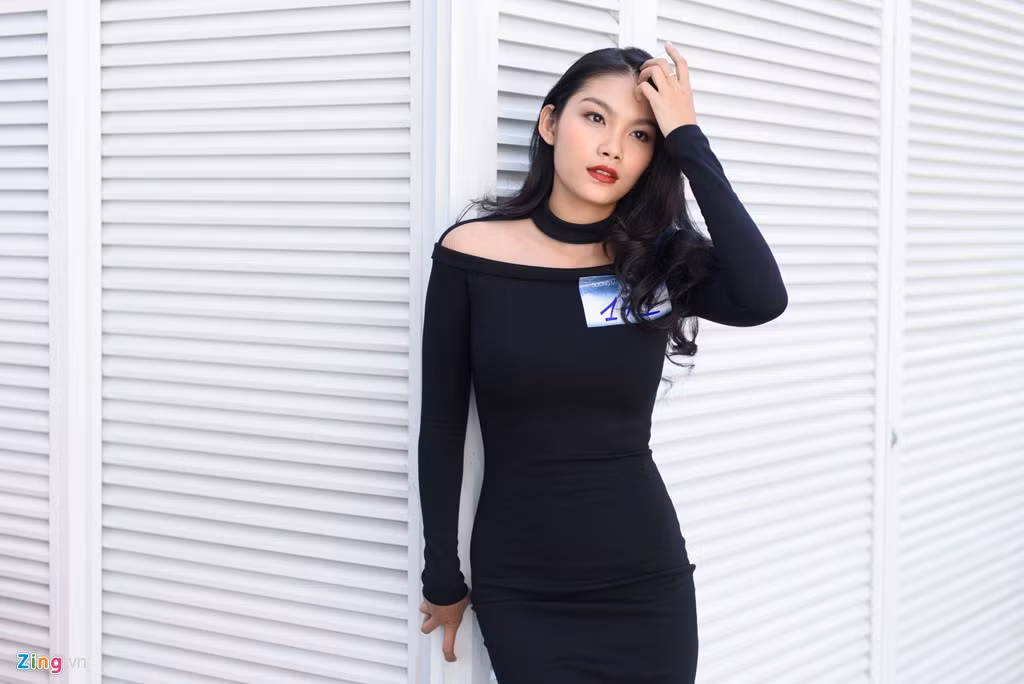 Thanh Tú tên thật là Nguyễn Thị Cẩm Tú sinh năm 1997, hiện đang là sinh viên ngành đồ họa. Cô gái này cũng được nhiều người biết đến là con gái của nữ diễn viên Kiều Trinh người từng thành công với rất nhiều vai diễn trong các bộ phim như "Mùa len trâu" hay "Bi! đừng sợ"