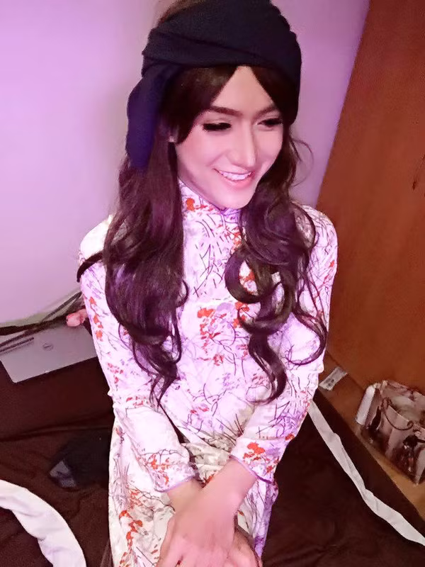 Mới đây, loạt ảnh giả gái của Lê Khang khiến cư dân mạng ngỡ ngàng bởi vẻ xinh đẹp như một thiếu nữ thực thụ.