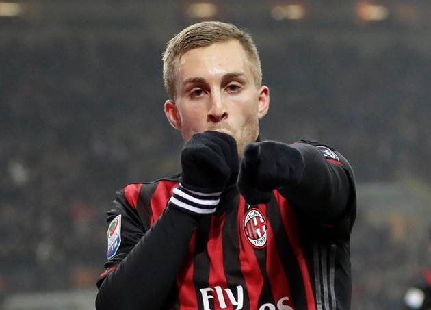 AC Milan vẫn đang tìm kiếm những gương mặt chất lượng cho kì chuyển nhượng mùa hè. Mới đây, họ đã quay trở lại tiếp cận mục tiêu quen thuộc đó là Gerard Deulofeu.