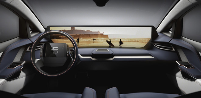 Tại CES 2019 xuát hiện những sản phẩm hỗ trợ lái ôtô đặc biệt và đa dạng. Đầu tiên là màn hình Byton được trang bị cho 2 mẫu xe điện K-Byte và M-Byte. Byton được cho là lớn nhất trong ngành công nghiệp chế tạo xe với độ dài 1,2 m và cao 25 cm. Thiết bị chiếm toàn bộ không gian đặt bản điều khiển, cho phép người dùng chia sẻ trải nghiệm thông qua cử chỉ, chạm tay và giọng nói trên nền tảng của BlackBerry.