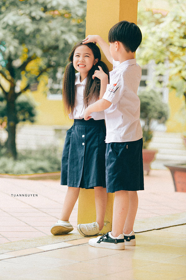 Thậm chí, ai cũng có một người để thương nhớ vẩn vơ, để mỗi giờ ra chơi là trộm ngắm nhìn để rồi đêm về mất ngủ.