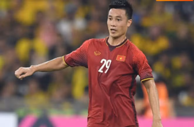 Sự cơ động của Huy Hùng với những đường tỉa bóng mang đến màu sắc mới cho hàng tiền vệ của đội tuyển Việt Nam. Đây là mắt xích cực quan trọng giúp sơ đồ đội hình HLV Park Hang-seo luôn luôn xoay chuyển được.