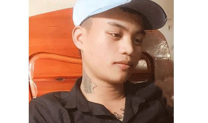 Trước đó vào tháng 4/2018, dân mạng cũng bị phen chấn động khi vụ nữ sinh SN 2001 bị người yêu cũ đâm chết ngay trước cổng trường vì nghi bị phản bội.