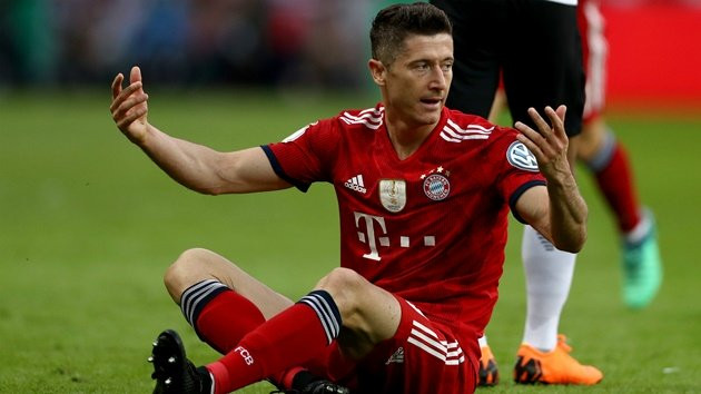  Chuyển nhượng cầu thủ từ Sportowe Fakty, Robert Lewandowski dự đoán sẽ là bom tấn lớn nhất mùa hè 2018, nhưng cuối cùng tiền đạo này đã không thể thỏa ước muốn khi không đến với Real Madrid.
