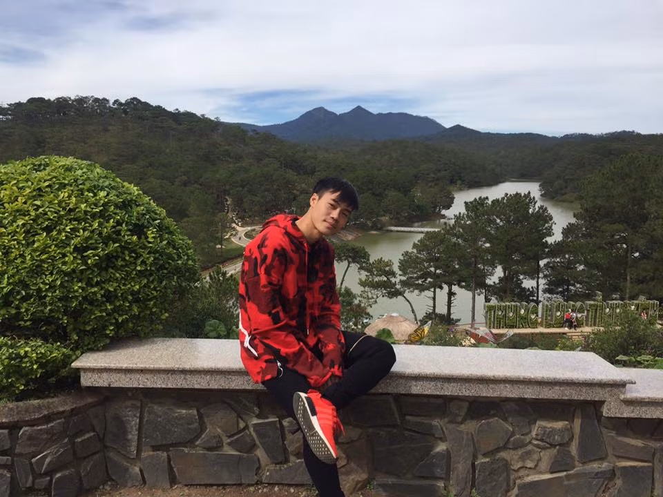 Nếu tính tổng cộng tủ đồ của Văn Toàn, chắc hẳn nhiều người sẽ phải choáng váng và công nhận anh chàng này là "rich kid" thực sự của đội tuyển Việt Nam.