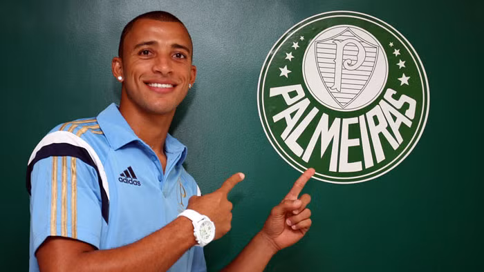 Fiorentina đón tân binh 8 triệu euro: Đội bóng Serie A vừa mới hoàn tất việc chiệu mộ hậu vệ Vitor Hugo từ Palmeiras với giá 8 triệu euro. Đổi lại, Hugo sẽ khoác áo Fiorentina trong vòng 4 năm. Ảnh: Goal