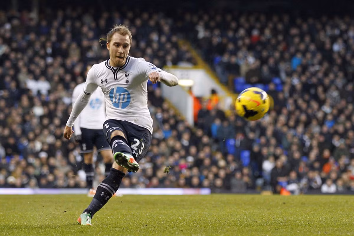 Eriksen ở lại Tottenham: Phát biểu về tin đồn chuyển nhượng bóng đá trên tờ Ekstra Bladet, đích thân tiền vệ Christian Eriksen đã phủ nhận việc chuyển tới Barca, đồng thời cho biết anh sẽ gắn bó với Tottenham ít nhất 2 năm nữa. Ảnh: Mirror