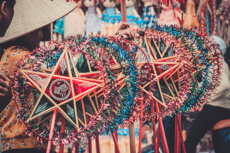 Những chiếc đèn ông sao là đặc sản của đồ chơi trung thu truyền thống.