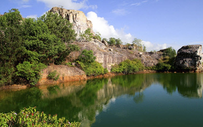 Được hình thành từ quá trình khai thác đá, ít ai biết rằng sự vô tình của con người đã tạo nên một tuyệt tác, có thể làm say đắm bất cứ ai.