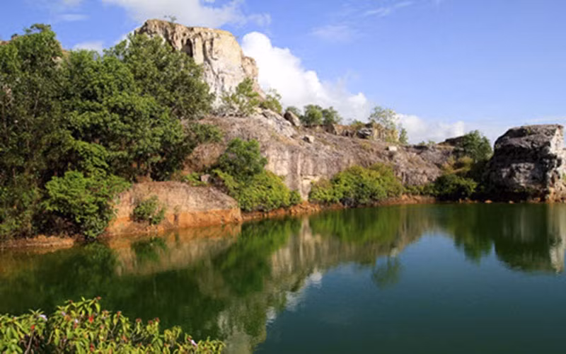 Được hình thành từ quá trình khai thác đá, ít ai biết rằng sự vô tình của con người đã tạo nên một tuyệt tác, có thể làm say đắm bất cứ ai.