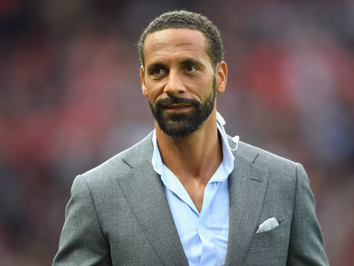 Đổ tiền mua sắm, MU phải vô địch: Theo tin chuyển nhượng cầu thủ từ cựu danh thủ Rio Ferdinand, M.U của Jose Mourinho phải giành chức vô địch Premier League để xứng đáng với số tiền lớn mà Người đặc biệt tung vào thị trường chuyển nhượng mua sắm cầu thủ từ khi đến Old Trafford.