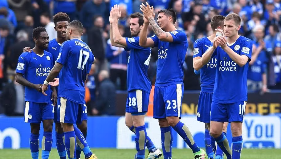 Leicester City vẫn đang chiễm chệ trên đỉnh bảng xếp hạng Premier League với 69 điểm giành được và với những gì đã thể hiện, gần như chắc chắn đoàn quân của HLV Ranieri sẽ có được tấm vé tới chơi tại UEFA Champions League 2016/2017. Ảnh sử dụng trong bài: Premier League/ Goal.com.