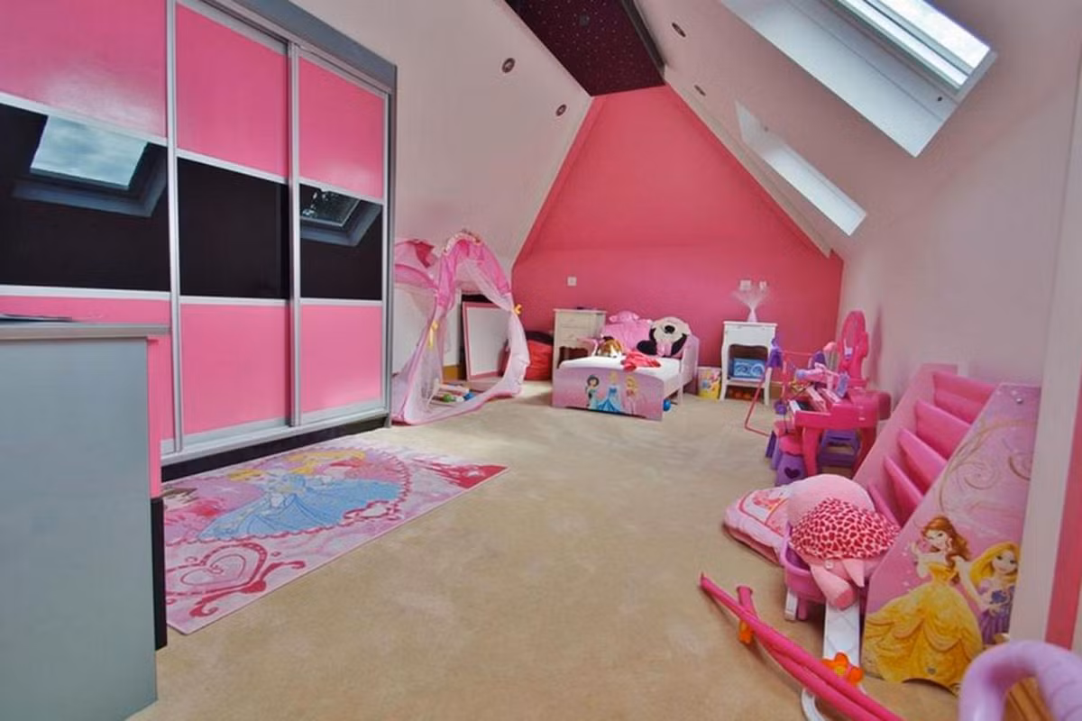 Phòng ngủ của cô công chúa nhỏ của Sterling.