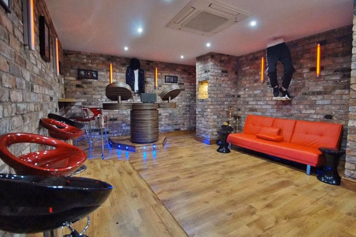 Điều đặc biệt trong thiết kế căn biệt thự của Sterling đó là lấy cảm hứng từ vua nhạc Pop Michael Jackson.