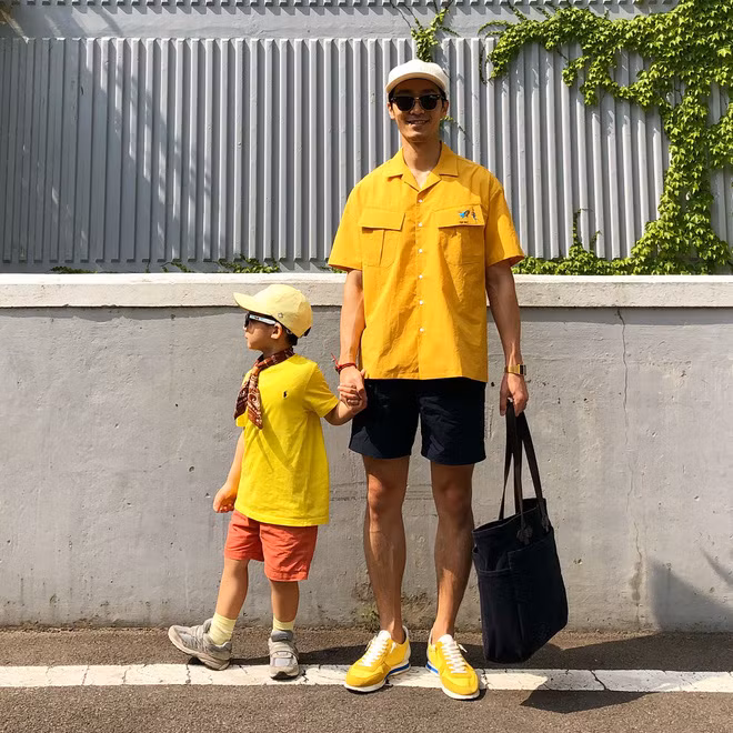 Theo nhiều dân mạng nhận xét, Ông bố thì trẻ trung, thanh lịch trong khi cậu con trai thì lại rất bảnh bao và "kool ngầu".