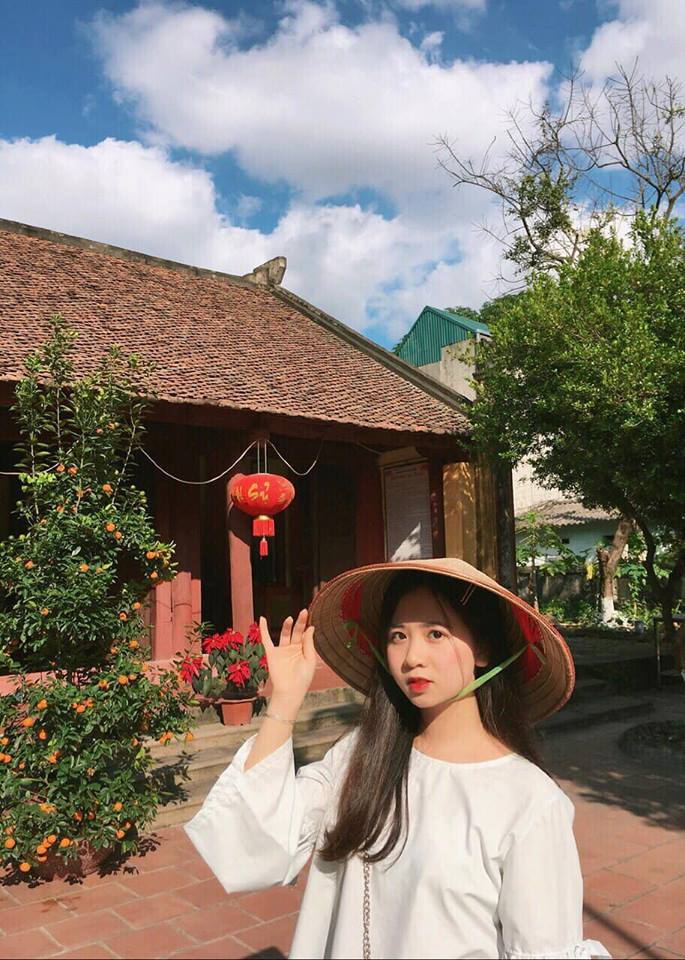 Hồng tin rằng con gái học ngành Luật không khô khan, khó tính như hình dung của nhiều người. Cô bạn chia sẻ thích đọc truyện và xem phim ngôn tình.