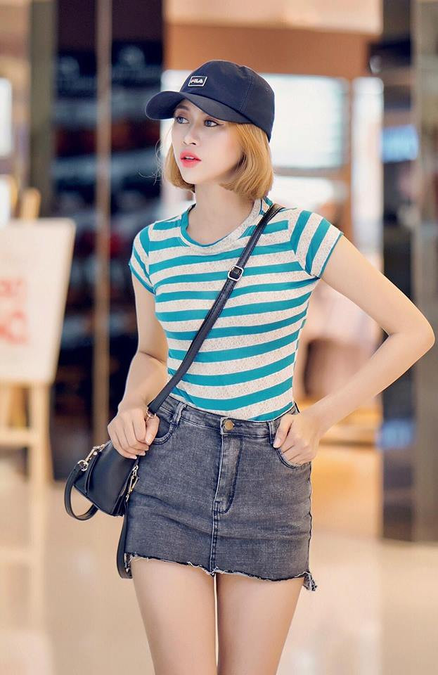 Ngoài công việc người mẫu lookbook, Phương Thoa cũng tham gia diễn xuất trong những bộ phim như "Dư vị thanh xuân", "Giải cứu trà sữa và Activeboys".
