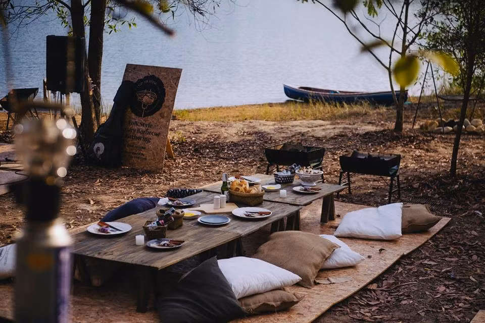 Nhìn vào khung cảnh của khu cắm trại Camp Meating, nhiều du khách cảm nhận rằng như họ đang được tham dự những ngày nghỉ cuối tuần trong những bộ phim truyền hình của các quốc gia châu Âu.