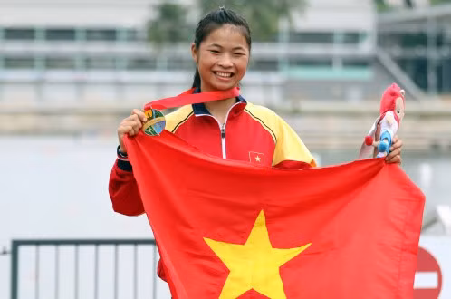 Trương Thị Phương là cô gái mới bước sang tuổi 16 của canoeing Việt Nam vừa trở về từ SEA Games 28.