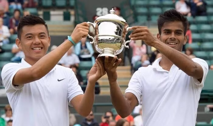 Năm nay mới 18 tuổi nhưng Lý Hoàng Nam đã đi vào lịch sử của làng quần vợt Việt Nam khi là người Việt đầu tiên giành một chức vô địch tại một nội dung thi đấu ở giải trẻ Wimbledon. Với thành công này, Hoàng Nam xứng đáng là thần đồng tuổi teen của Việt Nam trong làng tennis.