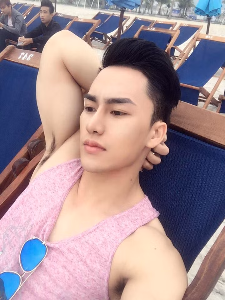 Theo chia sẻ của Ngọc Minh, lịch diễn đều đặn tại các quán bar và club cũng đem lại cho anh một mức thu nhập ổn định khoảng 15- 20 triệu mỗi tháng. Ảnh trong bài: FBNV.