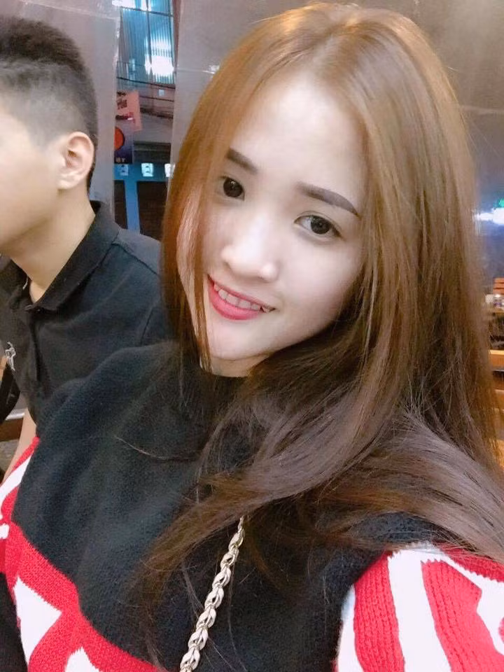 Tuy nhiên, các fan của Văn Thanh đều khẳng định Bảo Trân xinh đẹp không kém những bóng hồng trong làng giải trí Việt Nam.