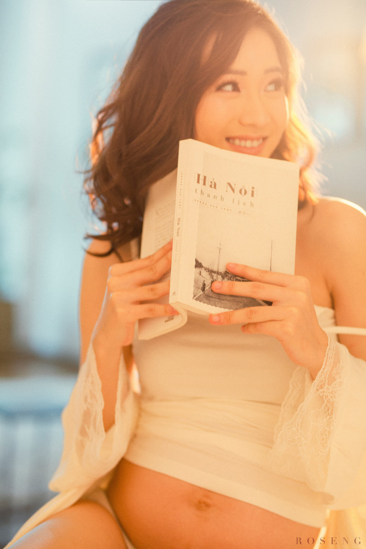 Còn các fan của Trâm Anh và JustaTee cũng để lại những dòng bình luận như: "Chúc mừng bà mẹ trẻ đã mẹ tròn con vuông, ngày nào còn làm hot girl với vẻ ngây thơ nay đã lên chức rồi".