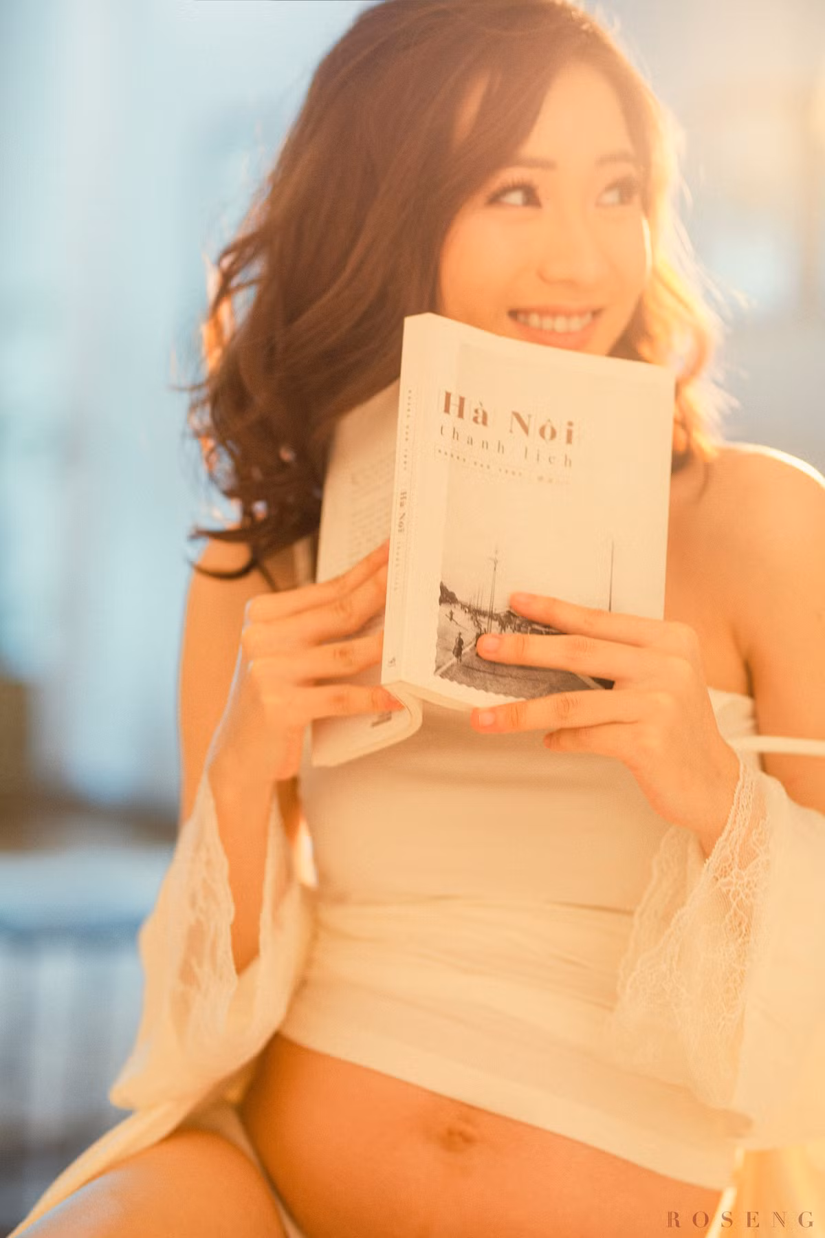 Còn các fan của Trâm Anh và JustaTee cũng để lại những dòng bình luận như: "Chúc mừng bà mẹ trẻ đã mẹ tròn con vuông, ngày nào còn làm hot girl với vẻ ngây thơ nay đã lên chức rồi".