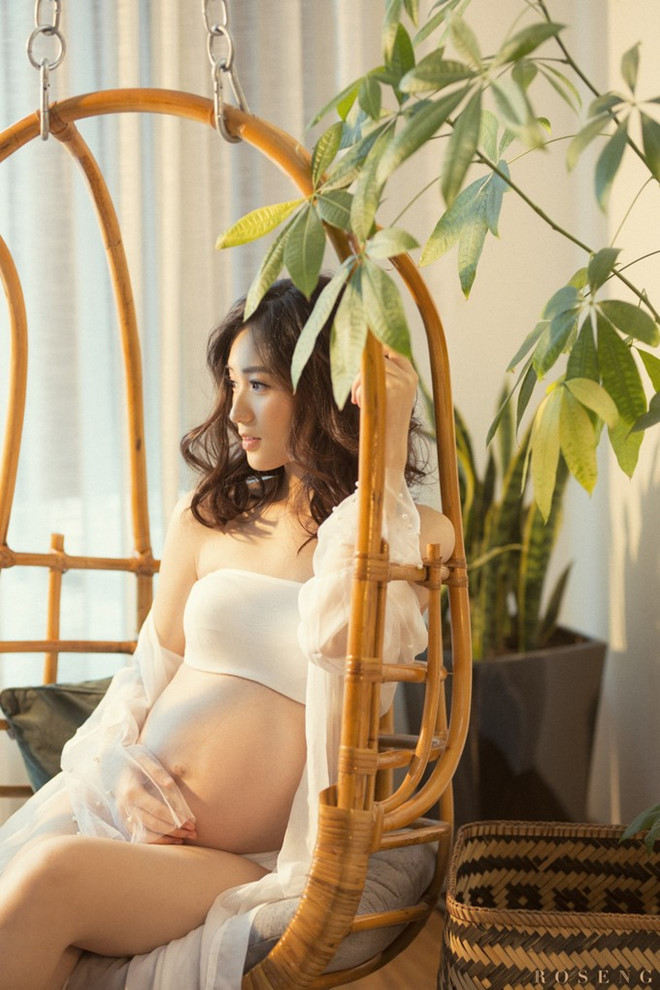 Nhiều người cũng bình luận rằng dù trải qua thời kì thai sản và sinh con, nhưng Trâm Anh vẫn không bị vỡ nét. Thậm chí, qua bức ảnh của JustaTee nhiều người bày tỏ thích thú khi được chứng kiến mặt mộc của Trâm Anh.