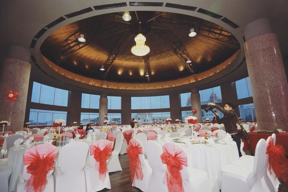 Quang cảnh phòng cưới của Quỳnh Nga vô cùng lộng lẫy và sang trọng.