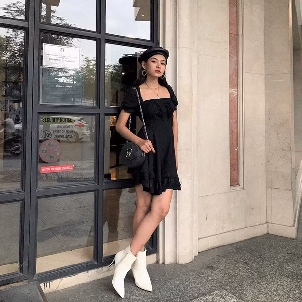 @lebnghi trông như một quý cô Paris thời thượng trong chiếc váy ngắn yêu kiều và mũ beret thật "chic".