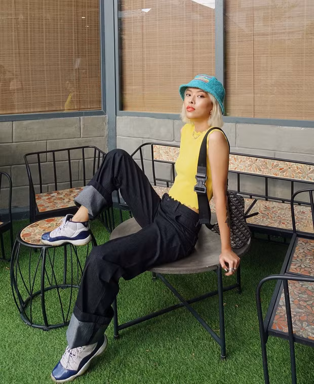 Cô bạn Wiwi @wiwi__win ghi điểm tuyệt đối với cây đồ đậm chất "summer" nhưng cốt yếu điều được chú ý tới vẫn là đôi chân dài miên man.