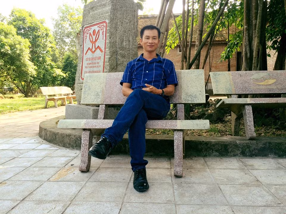 Chân dung tác giả của bài thơ đầy cảm động về những chú chó Trường Sa. Ảnh: Facebook nhân vật.