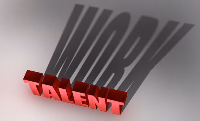 Cuộc sống luôn phũ phàng, đằng sau những tài năng là những nỗ lực không ngừng nghỉ trong công việc.