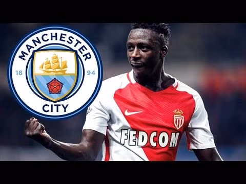 Man City cải thiện hàng thủ: Man City đã tiếp cận hỏi mua hậu vệ trái Alex Sandro của Juventus và xem Benjamin Mendy của Monaco là phương án dự phòng. Nếu Sandro đến sân Etihad, một trong hai cầu thủ Gael Clichy và Aleksandar Kolarov sẽ phải ra đi. Ảnh: Goal