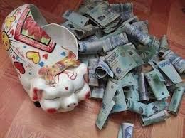 Còn bạn gái có nickname Chang Ngô thì cho rằng: "Úi, các ông dành kiểu này đến tết tây cũng không đủ. Chờ góp xong các chị em chết già hết luôn mất thôi."